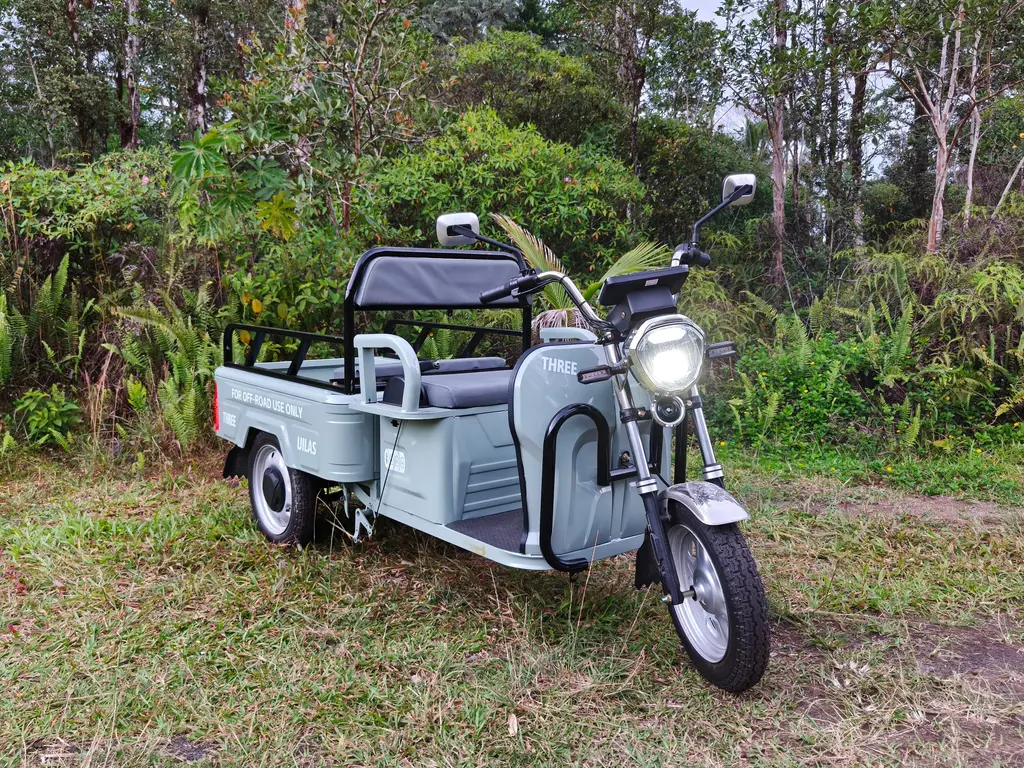 Three Uilas electric tricycle, view 3 of 6