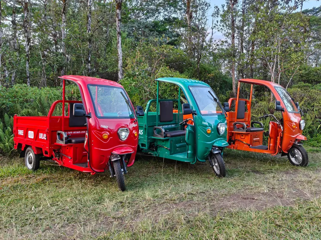 Three Uilas electric tricycle, view 4 of 6