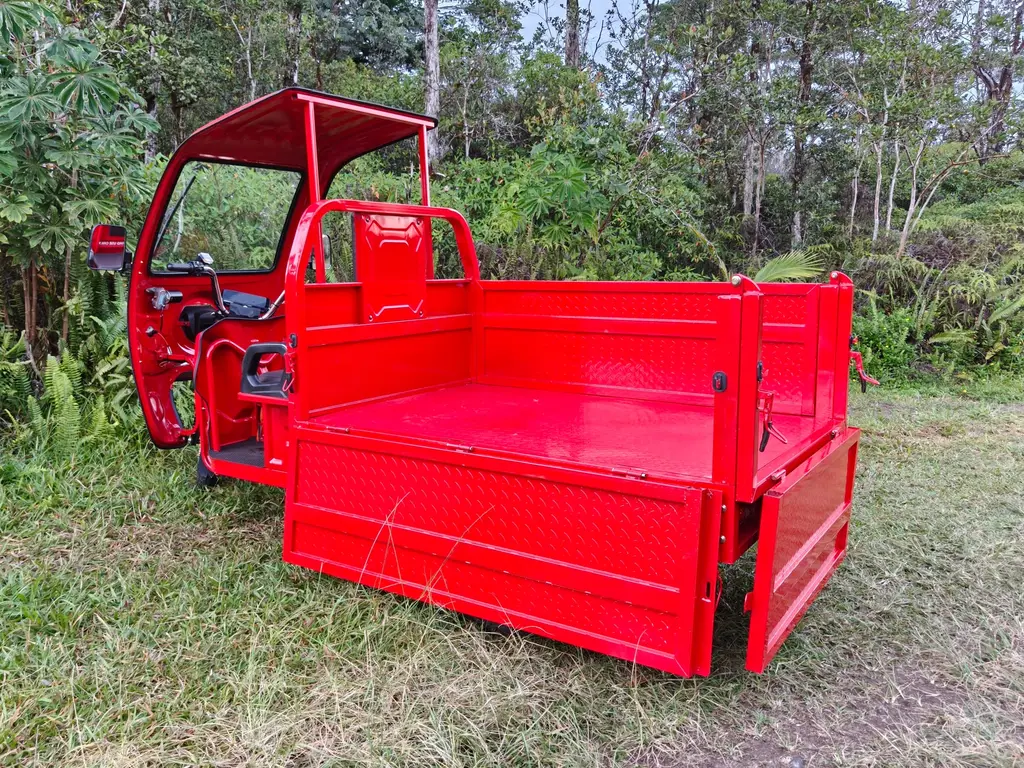 Three Uilas Workhorse, view 6 of 11